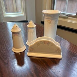 Vintage Pfaltzgraff Wyndham Pattern Tableware Set - 4 Pieces